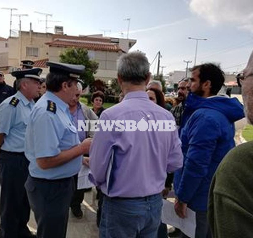 Πυρόπληκτοι: Παραμένουν τα προβλήματα - Διαμαρτυρία στο Δημαρχείο Νέας Μάκρης (vid)