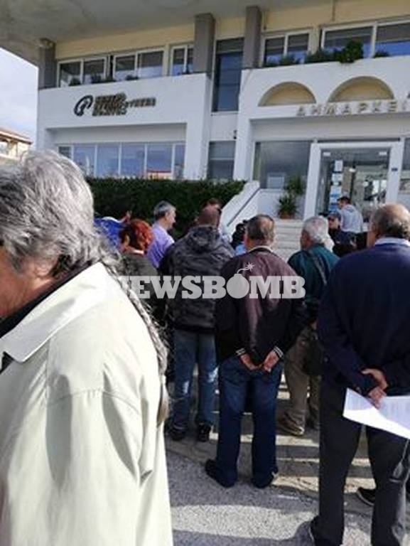 Πυρόπληκτοι: Παραμένουν τα προβλήματα - Διαμαρτυρία στο Δημαρχείο Νέας Μάκρης (vid)