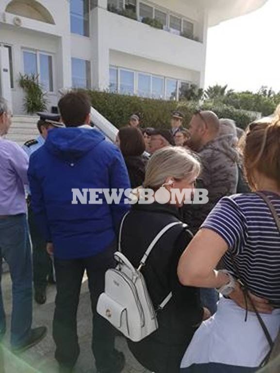 Πυρόπληκτοι: Παραμένουν τα προβλήματα - Διαμαρτυρία στο Δημαρχείο Νέας Μάκρης (vid)