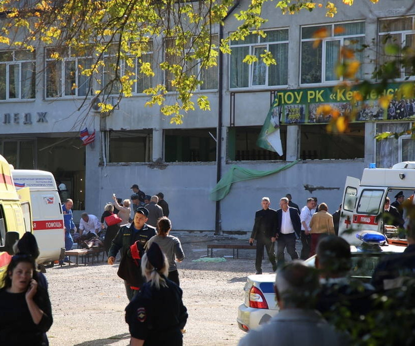 «Βλέπαμε πτώματα παντού»: Αυτός είναι δράστης του μακελειού στο κολέγιο της Κριμαίας (Vid)