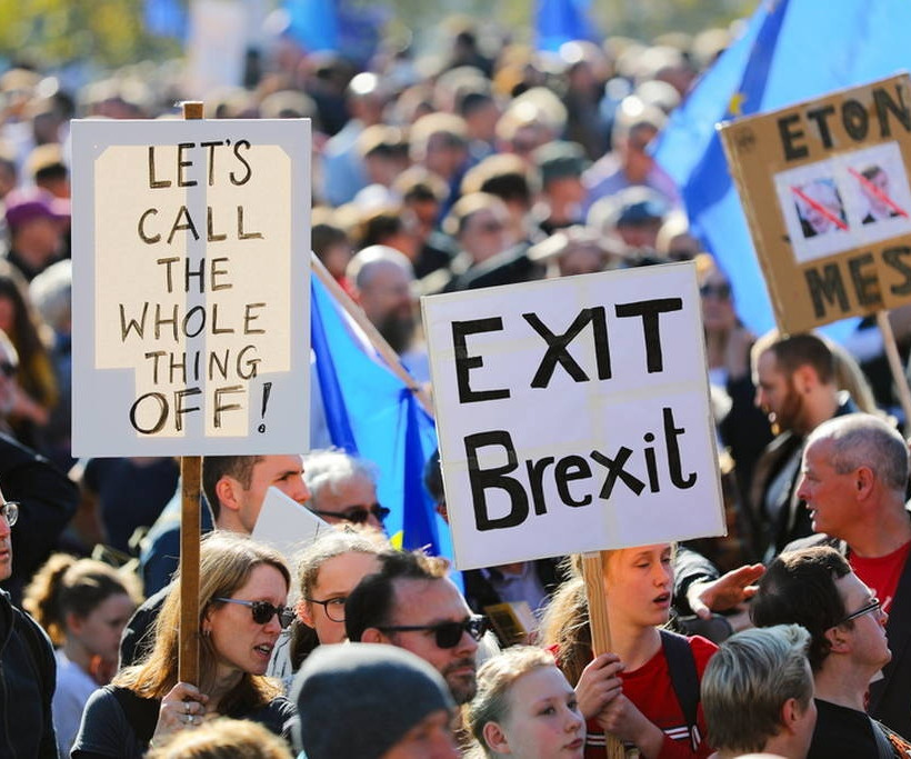 «Χαμός»: Εκατοντάδες χιλιάδες στη μεγαλύτερη διαδήλωση κατά του Brexit που έγινε ποτέ (Pics+Vids)