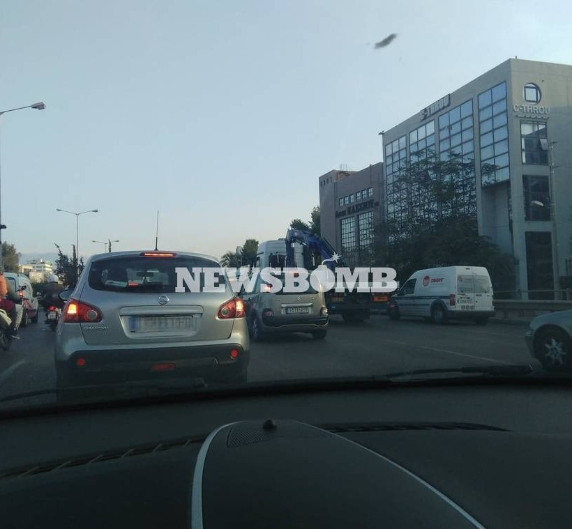 Κίνηση ΤΩΡΑ στους δρόμους: Πού παρατηρούνται προβλήματα