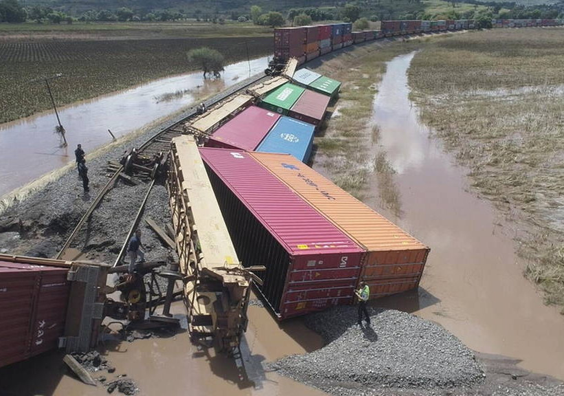 Ο τυφώνας Ουίλα σαρώνει το Μεξικό: Συγκλονιστικές εικόνες (pics+vid)