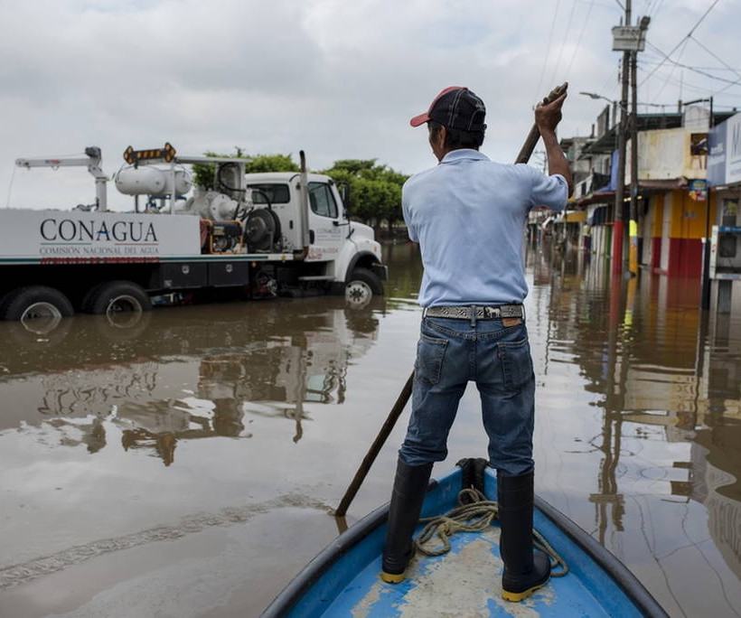 Ο τυφώνας Ουίλα σαρώνει το Μεξικό: Συγκλονιστικές εικόνες (pics+vid)
