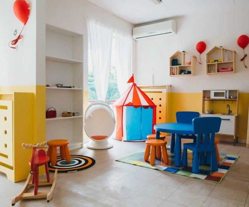 Οι εθελοντές της ΜΕΛΙΣΣΑ ΚΙΚΙΖΑΣ δίπλα στα παιδιά του  Πρότυπου Εθνικού Νηπιοτροφείου Καλλιθέας