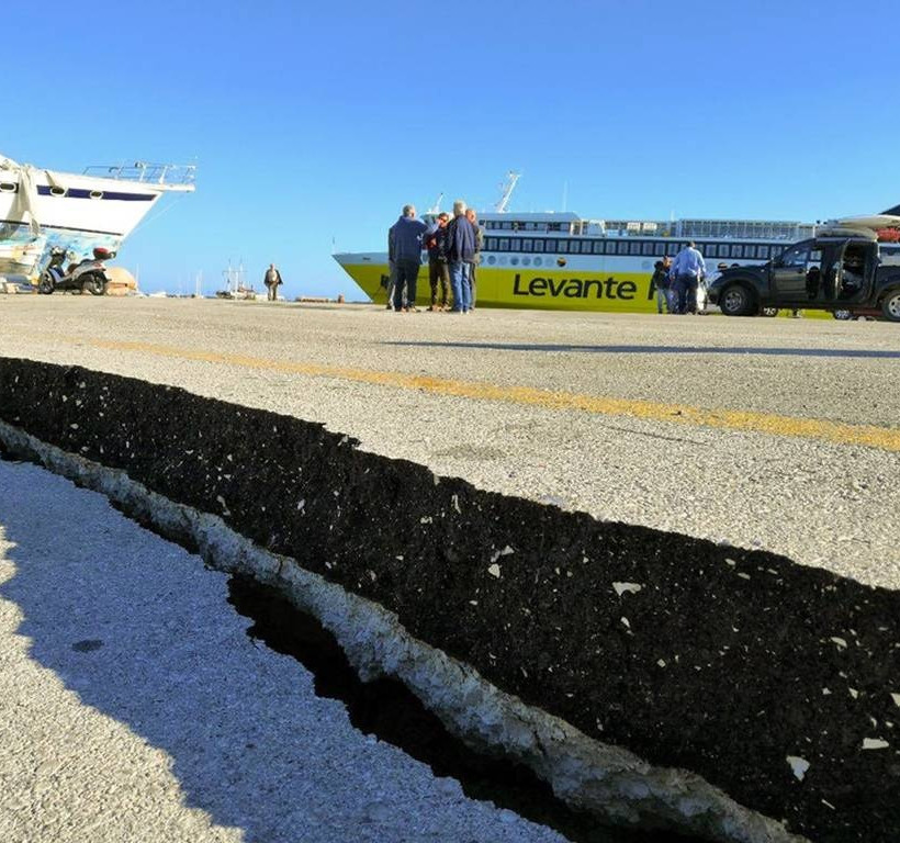 Σεισμός Ζάκυνθος: Πότε θα «χτυπήσει» ο μεγάλος μετασεισμός - Τι άλλαξε στο νησί μια μέρα μετά (vid)
