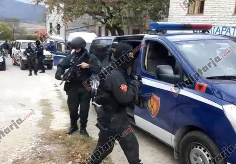 Αργυρόκαστρο: Ομογενής ύψωσε την ελληνική σημαία, την κατέβασαν και άνοιξε πυρ