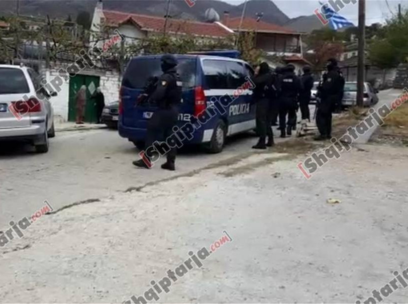 Αργυρόκαστρο: Ομογενής ύψωσε την ελληνική σημαία, την κατέβασαν και άνοιξε πυρ