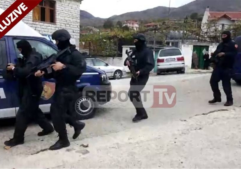 Αργυρόκαστρο: Ομογενής ύψωσε την ελληνική σημαία, την κατέβασαν και άνοιξε πυρ