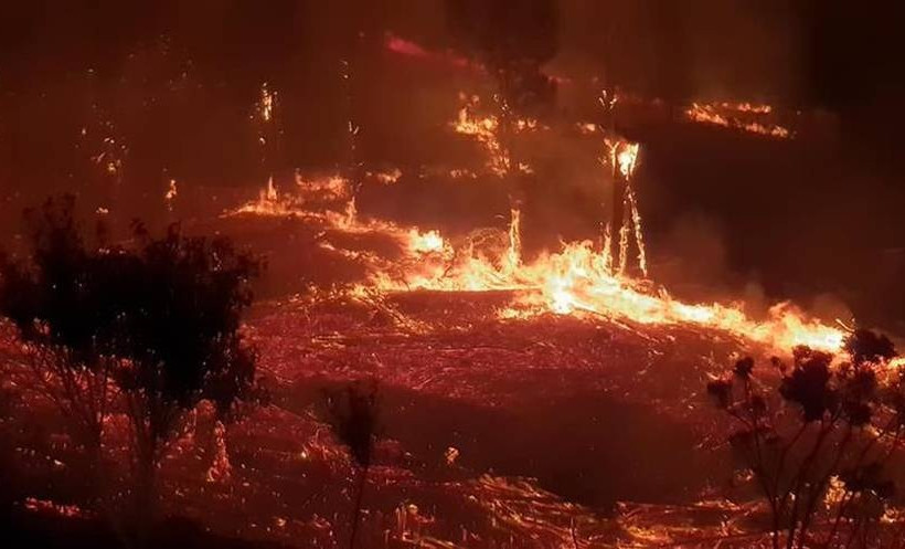 Τραγωδία στη Νότια Αφρική: Ένα μωρό και μια έγκυος ανάμεσα στους νεκρούς της τεράστιας πυρκαγιάς 