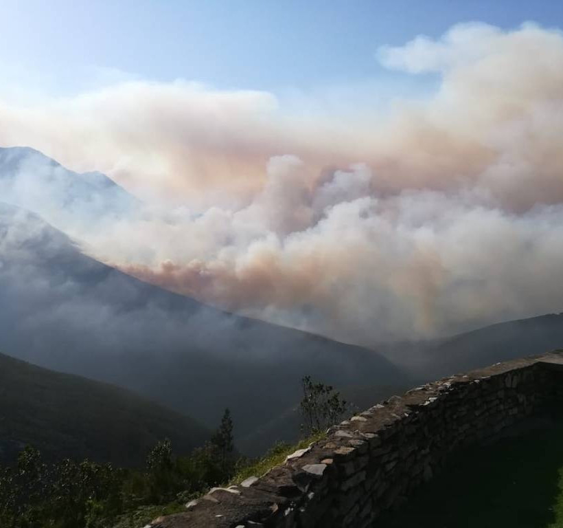 Τραγωδία στη Νότια Αφρική: Ένα μωρό και μια έγκυος ανάμεσα στους νεκρούς της τεράστιας πυρκαγιάς 
