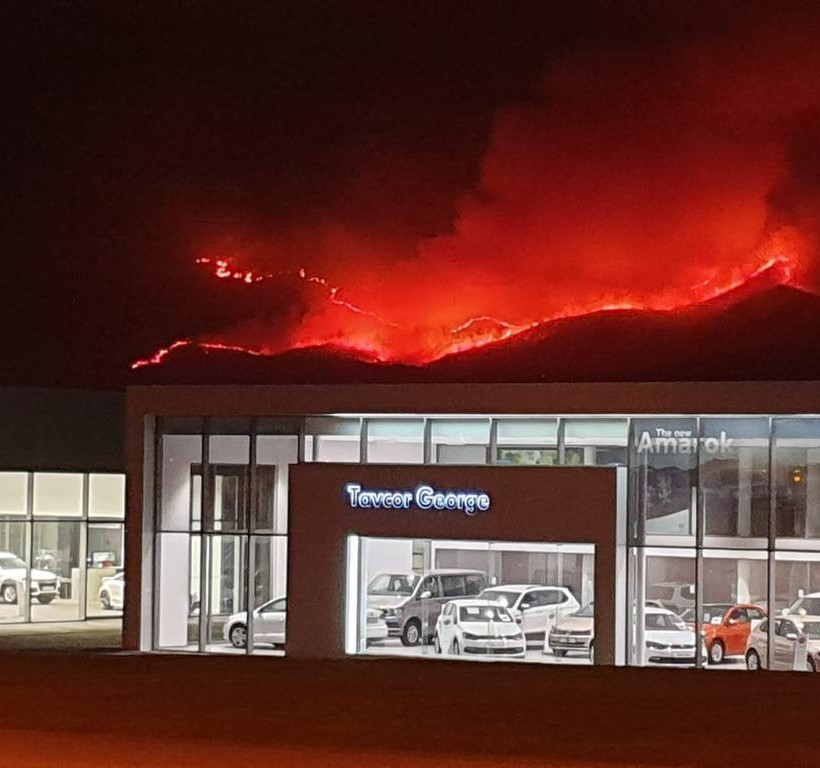 Τραγωδία στη Νότια Αφρική: Ένα μωρό και μια έγκυος ανάμεσα στους νεκρούς της τεράστιας πυρκαγιάς 