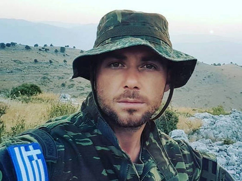 Εμετικό πανό Αλβανών κατά του Κωνσταντίνου Κατσίφα: «Ένας Έλληνας νεκρός, ένας μπάσταρδος λιγότερος»