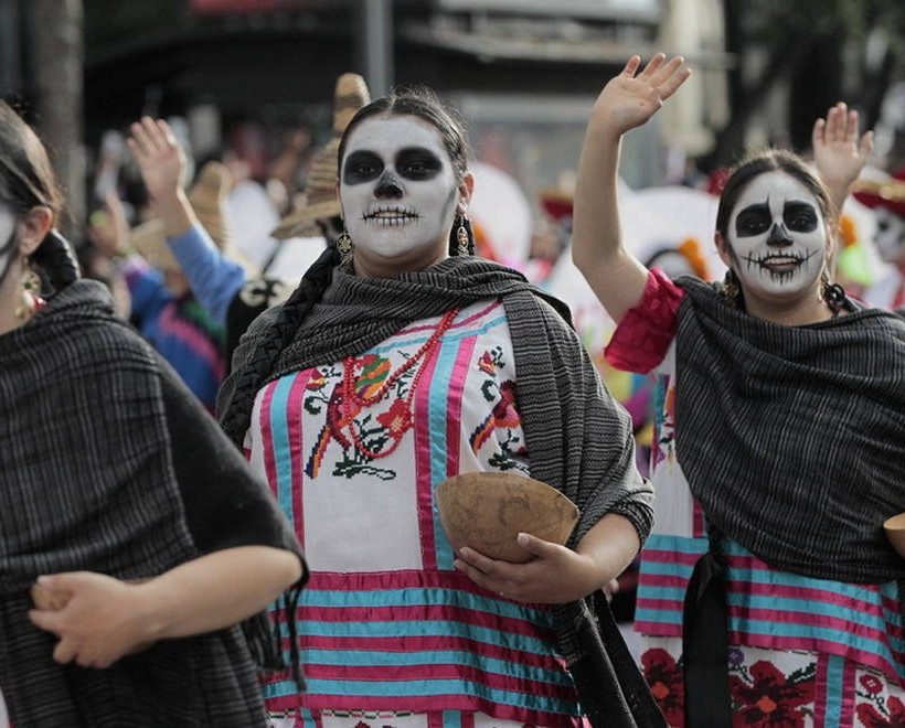 Χιλιάδες Μεξικανοί γιορτάζουν την «Ημέρα των Νεκρών» (pics)