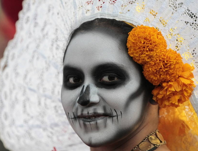 Χιλιάδες Μεξικανοί γιορτάζουν την «Ημέρα των Νεκρών» (pics)