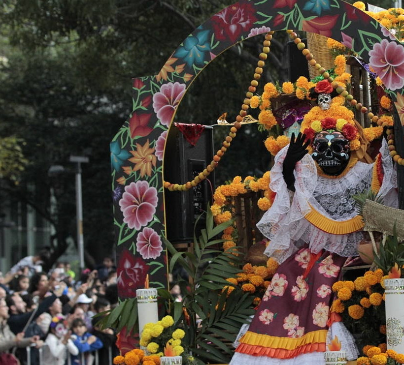 Χιλιάδες Μεξικανοί γιορτάζουν την «Ημέρα των Νεκρών» (pics)
