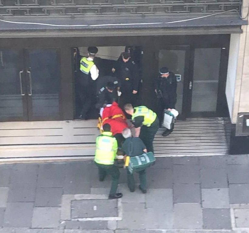 Πανικός στα κεντρικά γραφεία της Sony Music στο Λονδίνο: Άνδρας σε αμόκ μαχαίρωσε δύο άτομα