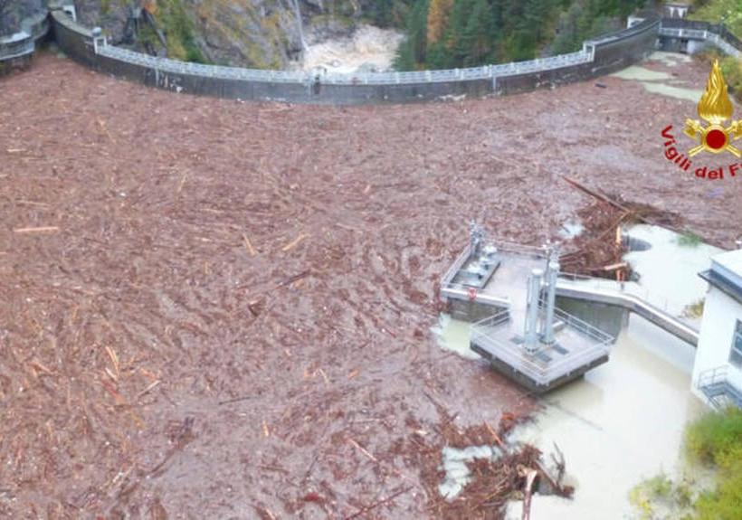 Ιταλία: 17 οι νεκροί από τη φονική θεομηνία - Ισοπεδώθηκαν ολόκληρα δάση! (vid+pics)