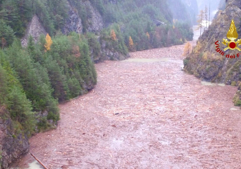 Ιταλία: 17 οι νεκροί από τη φονική θεομηνία - Ισοπεδώθηκαν ολόκληρα δάση! (vid+pics)