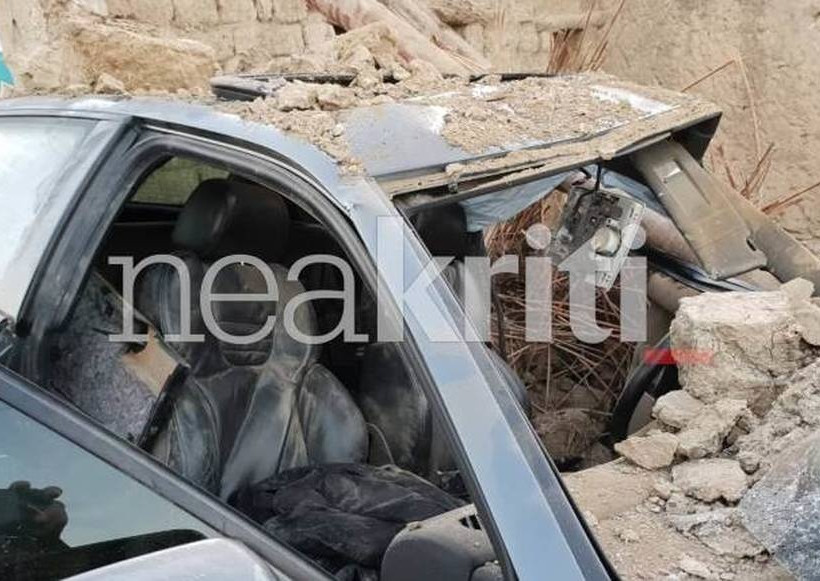 Ηράκλειο: Φρικτό δυστύχημα στο Τυμπάκι - Αυτοκίνητο έπεσε πάνω σε σπίτι - Σοκαριστικές ιεικόνες