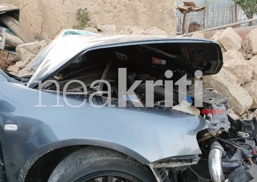 Ηράκλειο: Φρικτό δυστύχημα στο Τυμπάκι - Αυτοκίνητο έπεσε πάνω σε σπίτι - Σοκαριστικές ιεικόνες