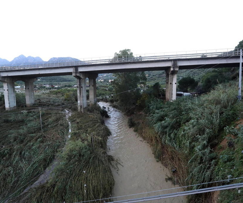 Φονικές πλημμύρες στη Σικελία: Δώδεκα νεκροί από τη θεομηνία (pics+vids)