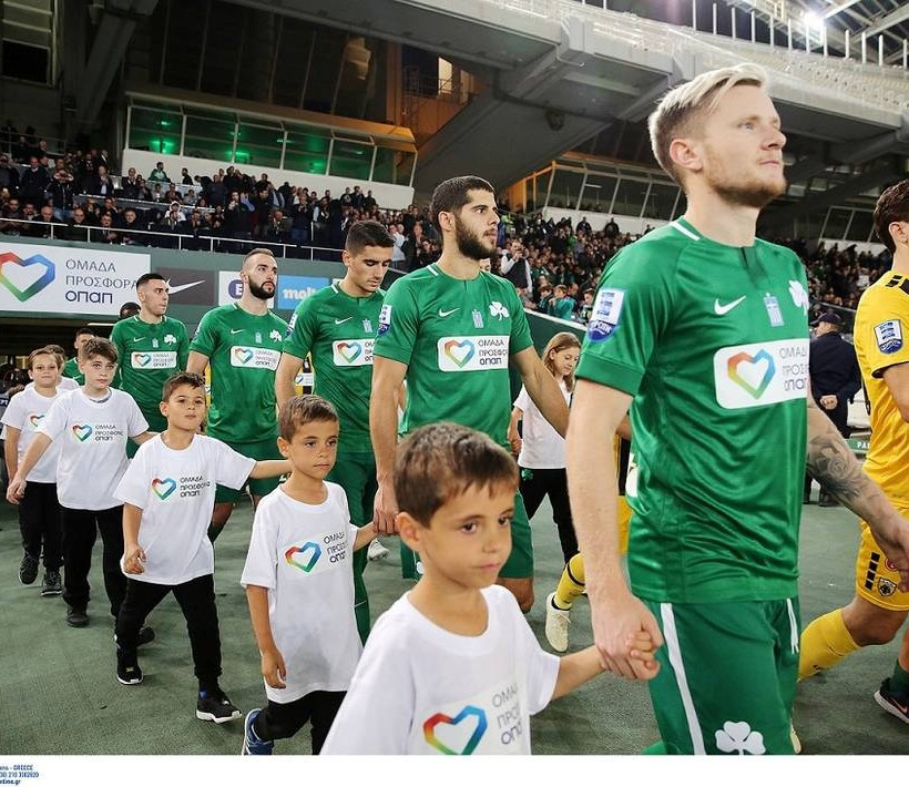 Παναθηναϊκός και ΑΕΚ με τη φανέλα της «Ομάδα Προσφοράς ΟΠΑΠ» για τα παιδιά