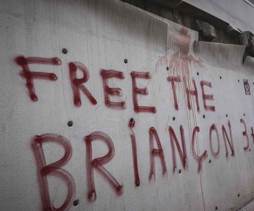 Επίθεση με μπογιές στο Γαλλικό Ινστιτούτο (pic+vid)