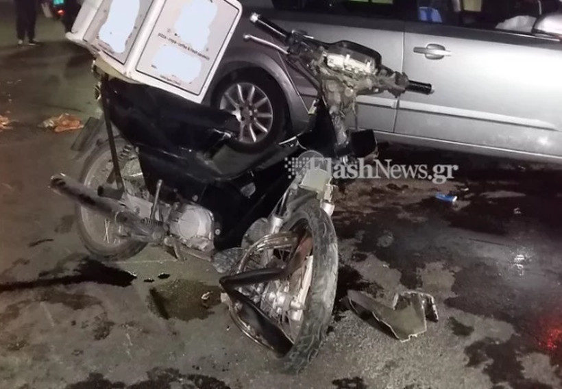 Σοβαρό τροχαίο στα Χανιά: Οδηγός ντελίβερι συγκρούστηκε με αυτοκίνητο (pics)