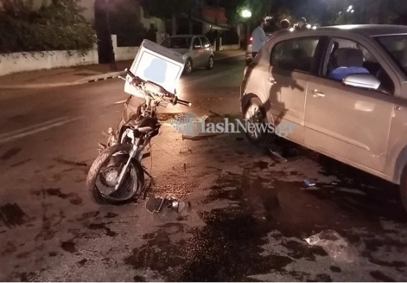 Σοβαρό τροχαίο στα Χανιά: Οδηγός ντελίβερι συγκρούστηκε με αυτοκίνητο (pics)