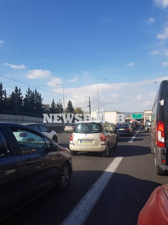 ΕΚΤΑΚΤΟ - Αττική Οδός: Έκλεισε η έξοδος προς Λαμία – Ουρές χιλιομέτρων (pics)