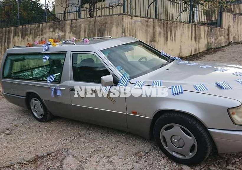 Η Ελλάδα αποχαιρετά τον Κωνσταντίνο Κατσίφα - Οδύνη, σπαραγμός και ενταση στους Βουλιαράτες