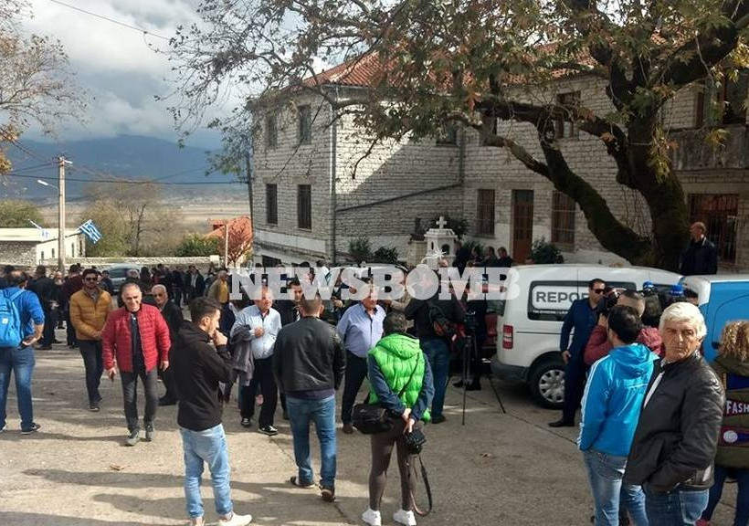 Η Ελλάδα αποχαιρετά τον Κωνσταντίνο Κατσίφα - Οδύνη, σπαραγμός και ενταση στους Βουλιαράτες