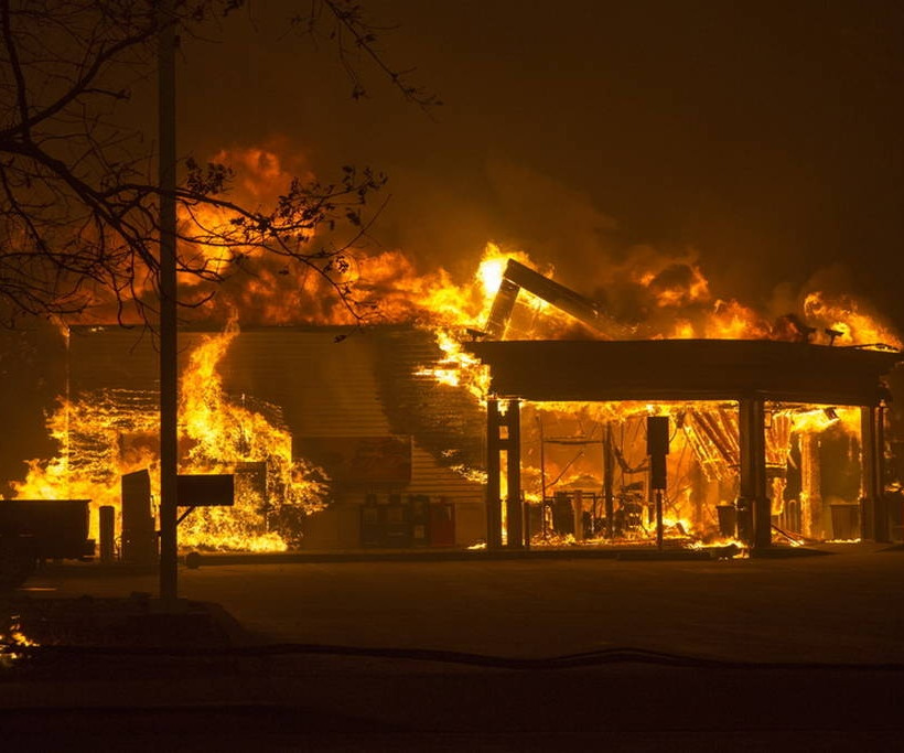 Πύρινη κόλαση στην Καλιφόρνια - Φόβοι για νεκρούς (pics&vids)
