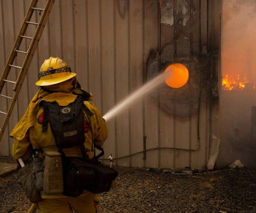 Πύρινη κόλαση στην Καλιφόρνια - Φόβοι για νεκρούς (pics&vids)