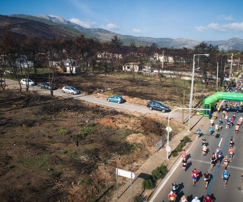 Συγκίνηση: Χιλιάδες μαραθωνοδρόμοι διένυσαν 4 χιλιόμετρα καμένης γης (pics)