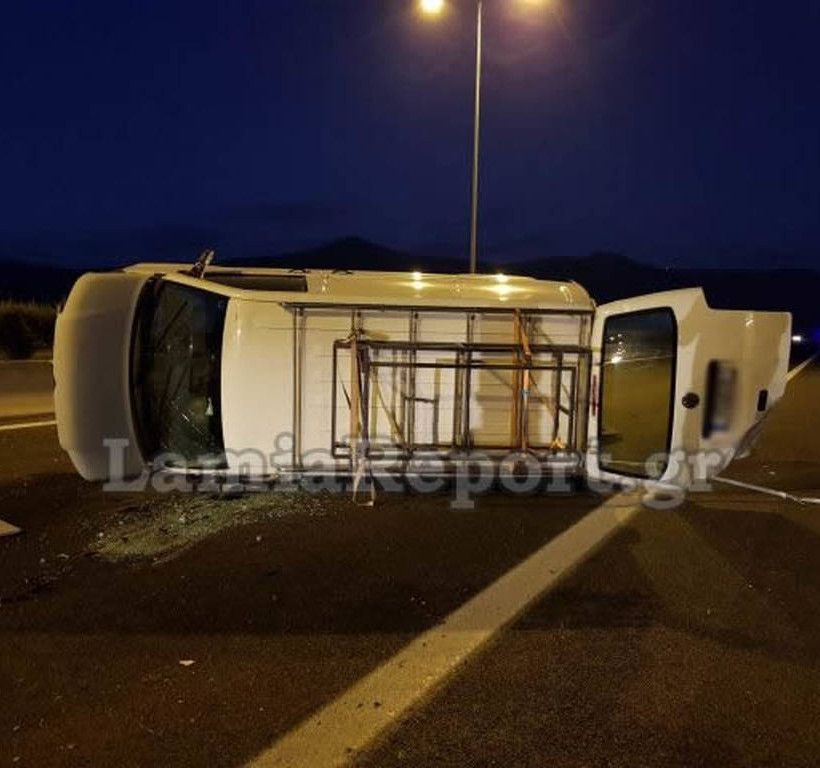 Σοβαρό τροχαίο στη Ε.Ο. Λαμίας - Θεσσαλονίκης: Τούμπαρε βανάκι - Είχε άγιο ο οδηγός (pics)