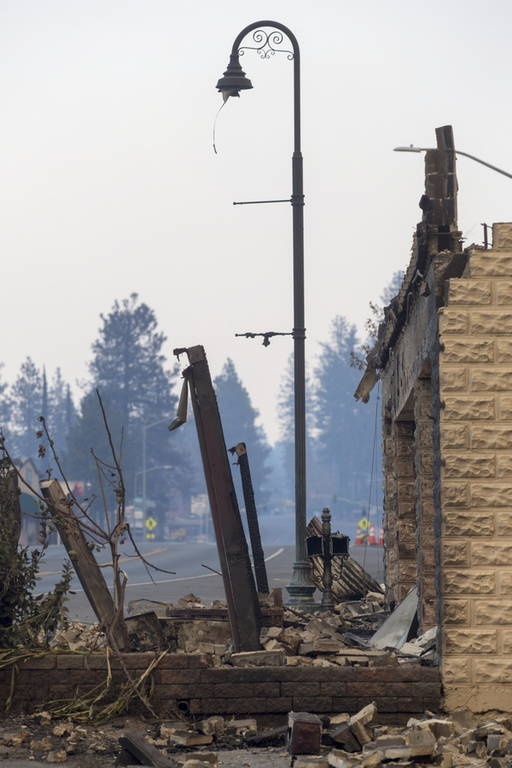 Φρίκη δίχως τέλος: Ανεξέλεγκτες οι φονικές πυρκαγιές στην Καλιφόρνια – Στους 44 οι νεκροί (Vids)