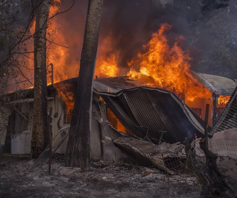 Φρίκη δίχως τέλος: Ανεξέλεγκτες οι φονικές πυρκαγιές στην Καλιφόρνια – Στους 44 οι νεκροί (Vids)