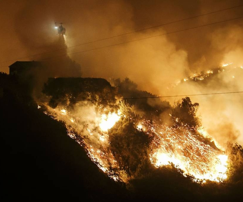 Φρίκη δίχως τέλος: Ανεξέλεγκτες οι φονικές πυρκαγιές στην Καλιφόρνια – Στους 44 οι νεκροί (Vids)