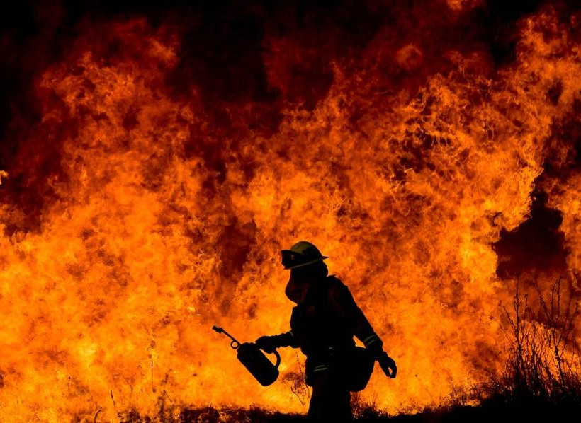 Φρίκη δίχως τέλος: Ανεξέλεγκτες οι φονικές πυρκαγιές στην Καλιφόρνια – Στους 44 οι νεκροί (Vids)