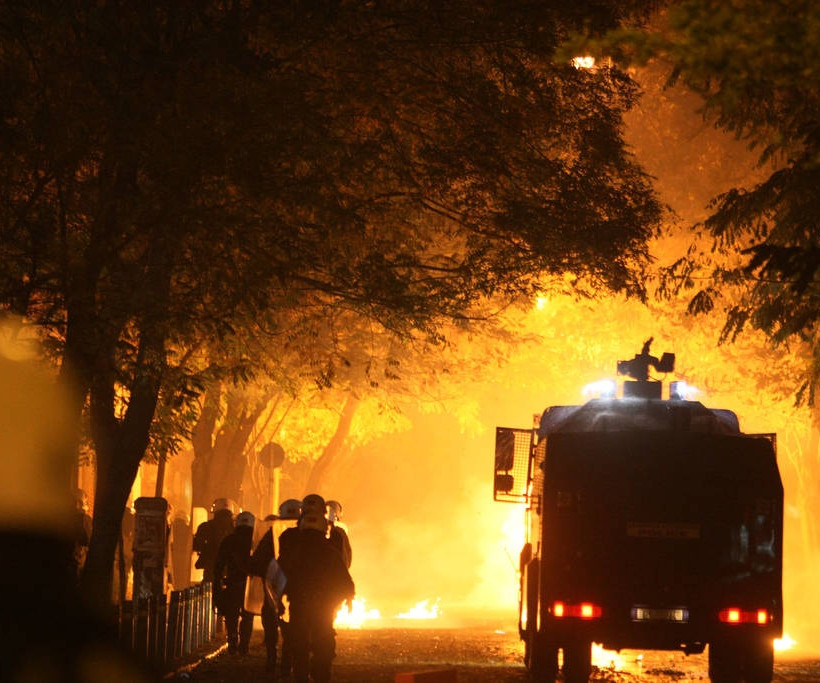 Επεισόδια Πολυτεχνείο: Αυτό είναι το όχημα της ΕΛ.ΑΣ. που τρέμουν οι κουκουλοφόροι (vid)