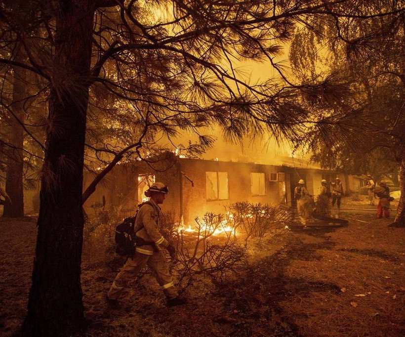 Χωρίς τέλος η φρίκη στην Καλιφόρνια: Μετά τις φονικές πυρκαγιές, πλημμύρες και κατολισθήσεις (vids)