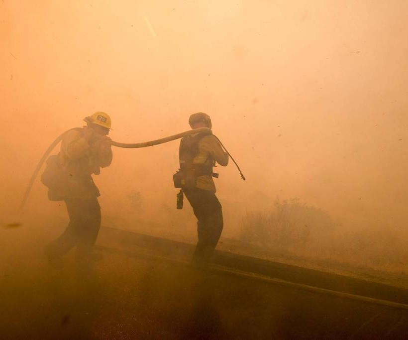 Χωρίς τέλος η φρίκη στην Καλιφόρνια: Μετά τις φονικές πυρκαγιές, πλημμύρες και κατολισθήσεις (vids)