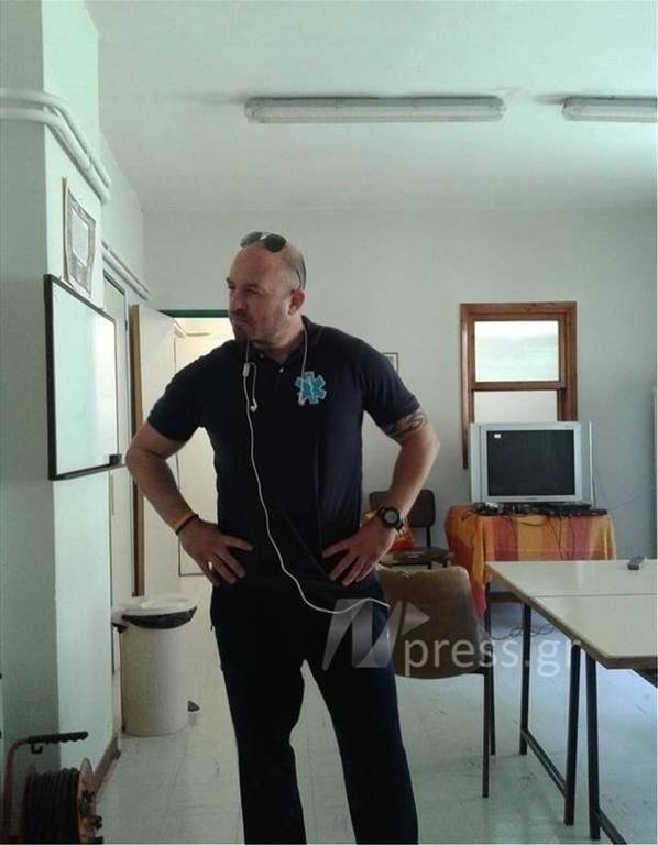 Θρήνος στην Πάτρα: Πατέρας δύο ανηλίκων ο διασώστης του ΕΚΑΒ που σκοτώθηκε μετά τη βάρδιά του (pics)