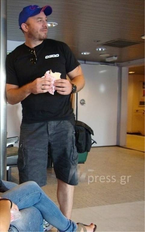 Θρήνος στην Πάτρα: Πατέρας δύο ανηλίκων ο διασώστης του ΕΚΑΒ που σκοτώθηκε μετά τη βάρδιά του (pics)