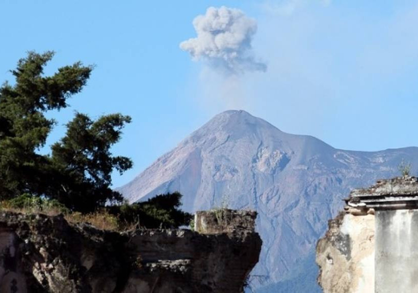 Γουατεμάλα: Tο ηφαίστειο Φουέγο ενεργοποιήθηκε για 5η φορά μέσα στο 2018