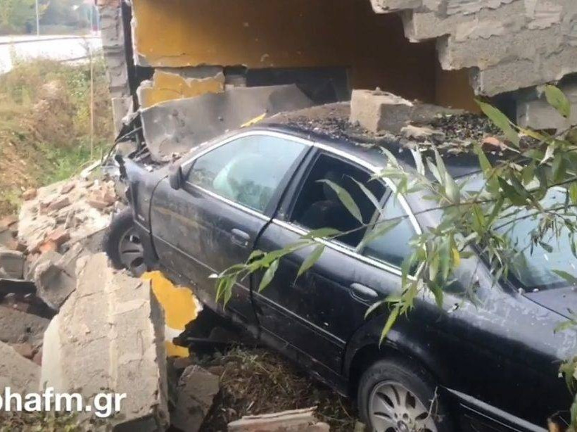 Τρομακτικό τροχαίο στην Καστοριά κοντά σε σχολείο (pics - vid)