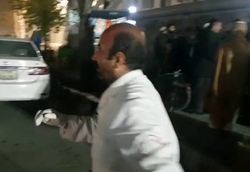 Καμπούλ: Δείτε καρέ καρέ τη στιγμή που ο βομβιστής αυτοκτονίας ανατινάζεται στην αίθουσα γάμων