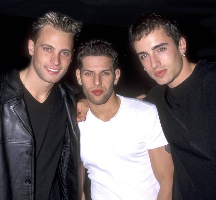 Πέθανε γνωστός τραγουδιστής στα 41 του χρόνια (Pics+Vids)